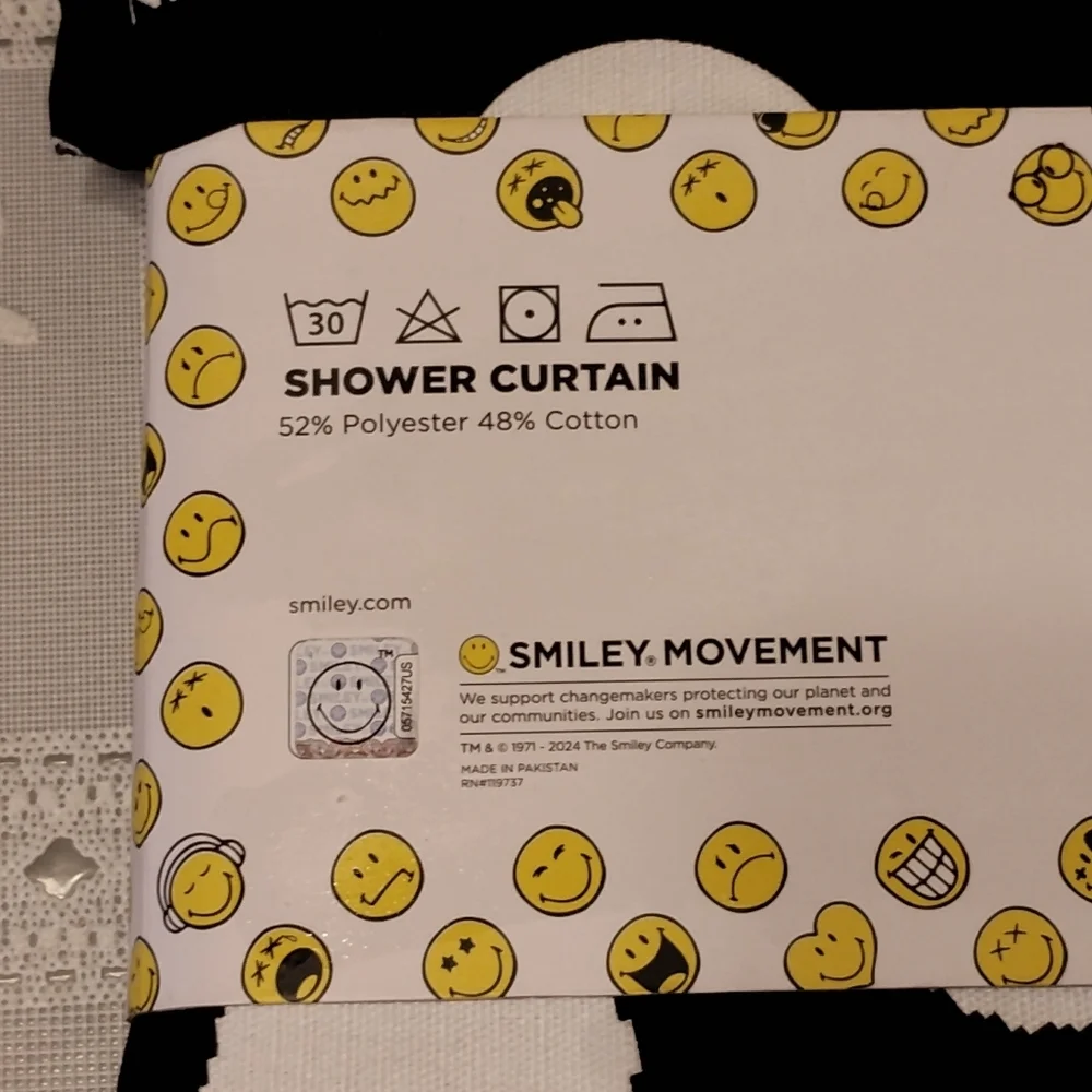 🆕 Skulls and Cross Bones Shower Curtain by Smiley World, NIP